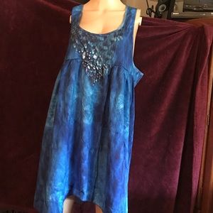 A size 5X top with bat wings at the bottom.